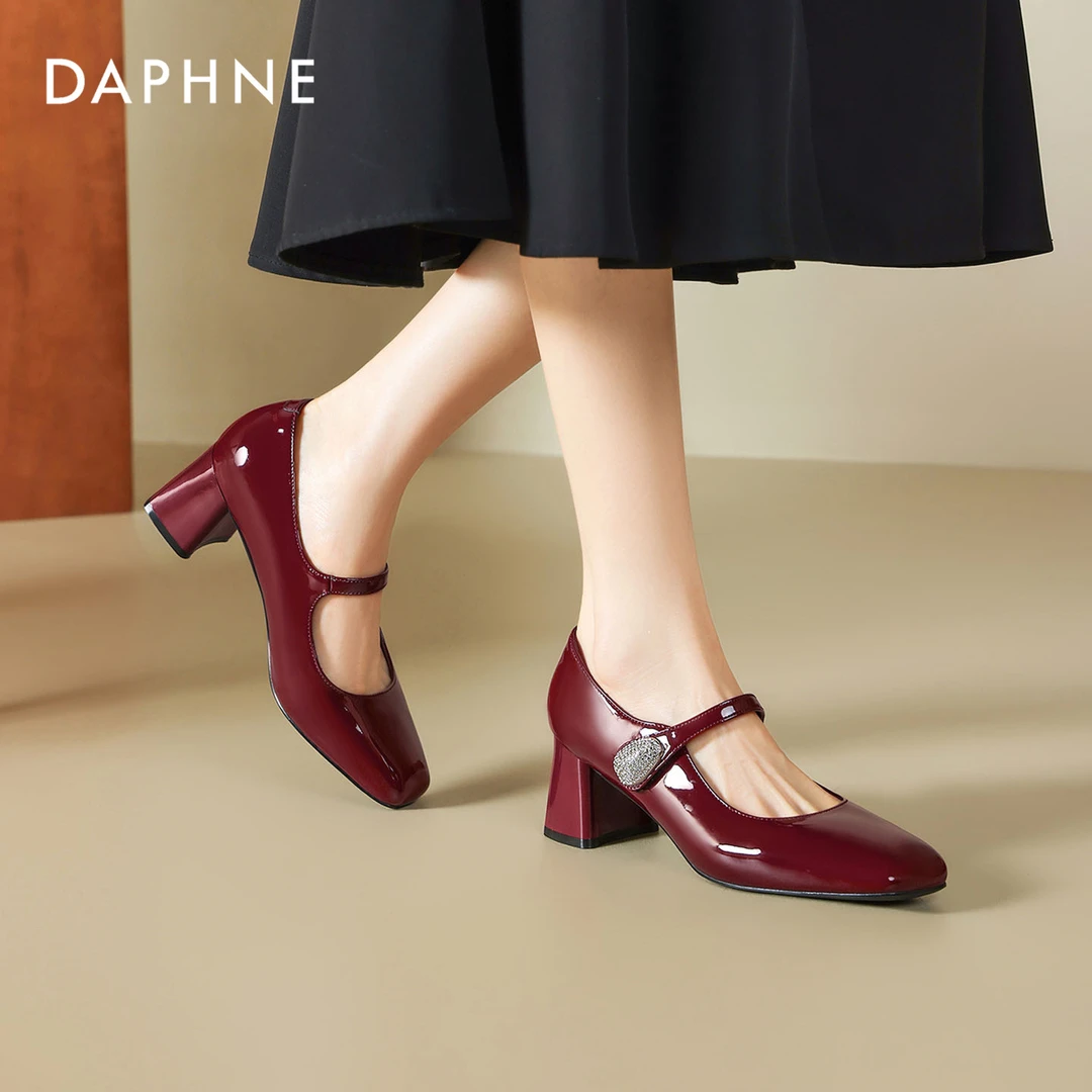 达芙妮红色单鞋女鞋2025年新款夏季妈妈鞋浅口法式玛丽珍软底鞋子