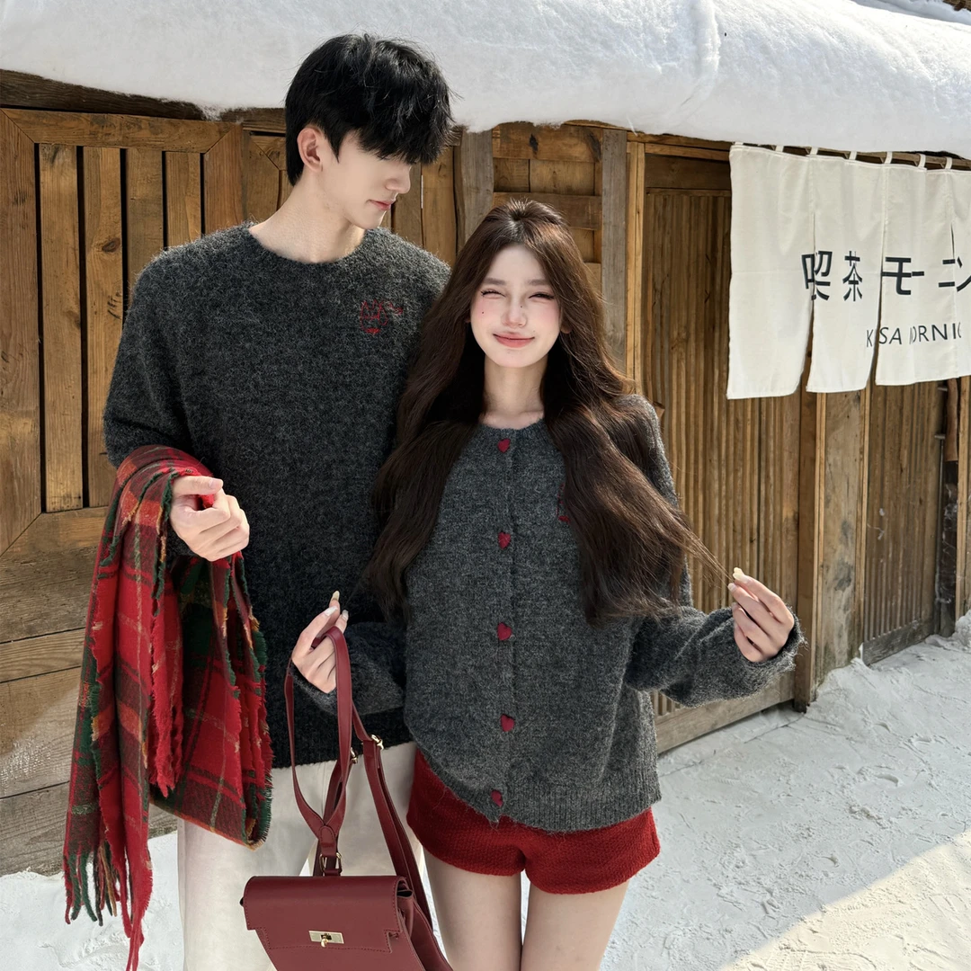 情侣装秋冬ins超火男女不一样毛衣学院风法式设计感显瘦针织外套
