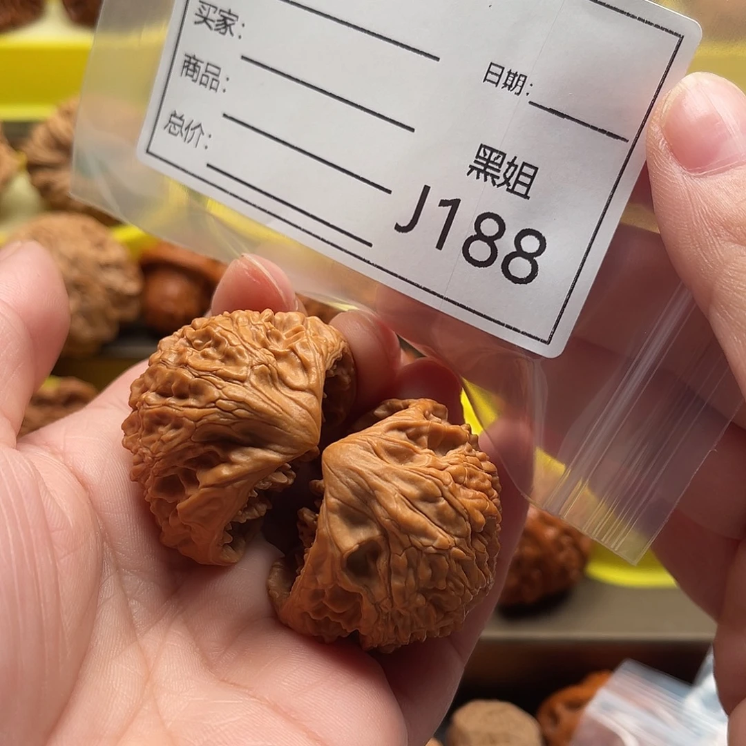 Y***y吊坠文玩核桃锁江龙