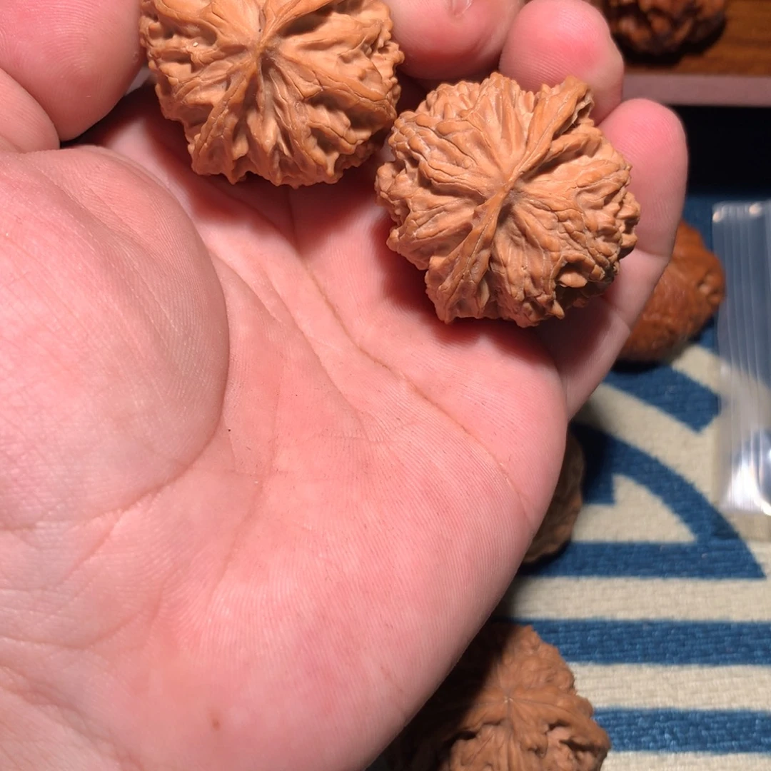 ·***知吊坠文玩核桃苹果园