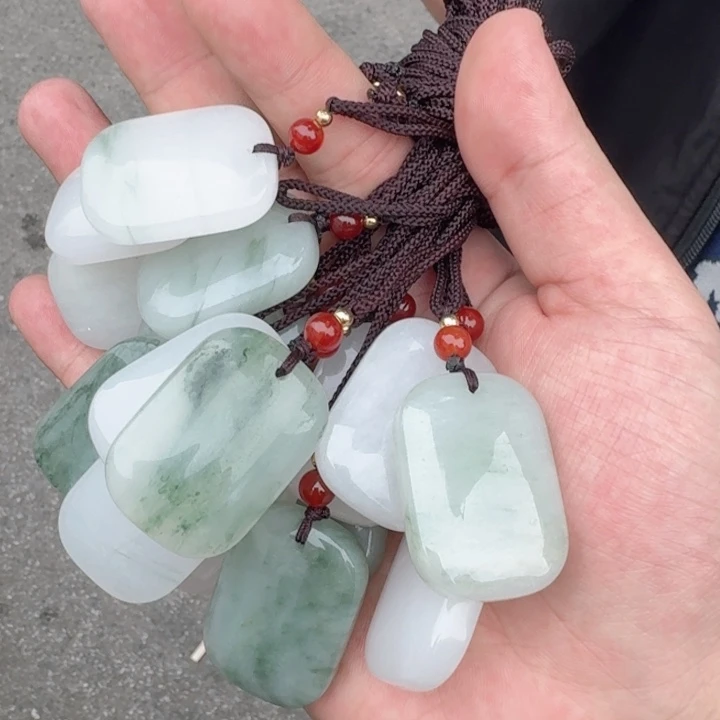 石英质玉（天山翠）未镶嵌颈饰