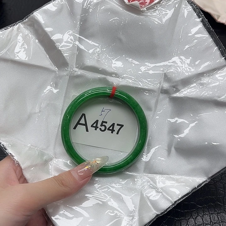 翡翠手镯未镶嵌默认微瑕