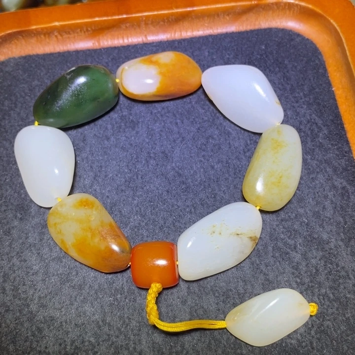 和田玉未镶嵌手串