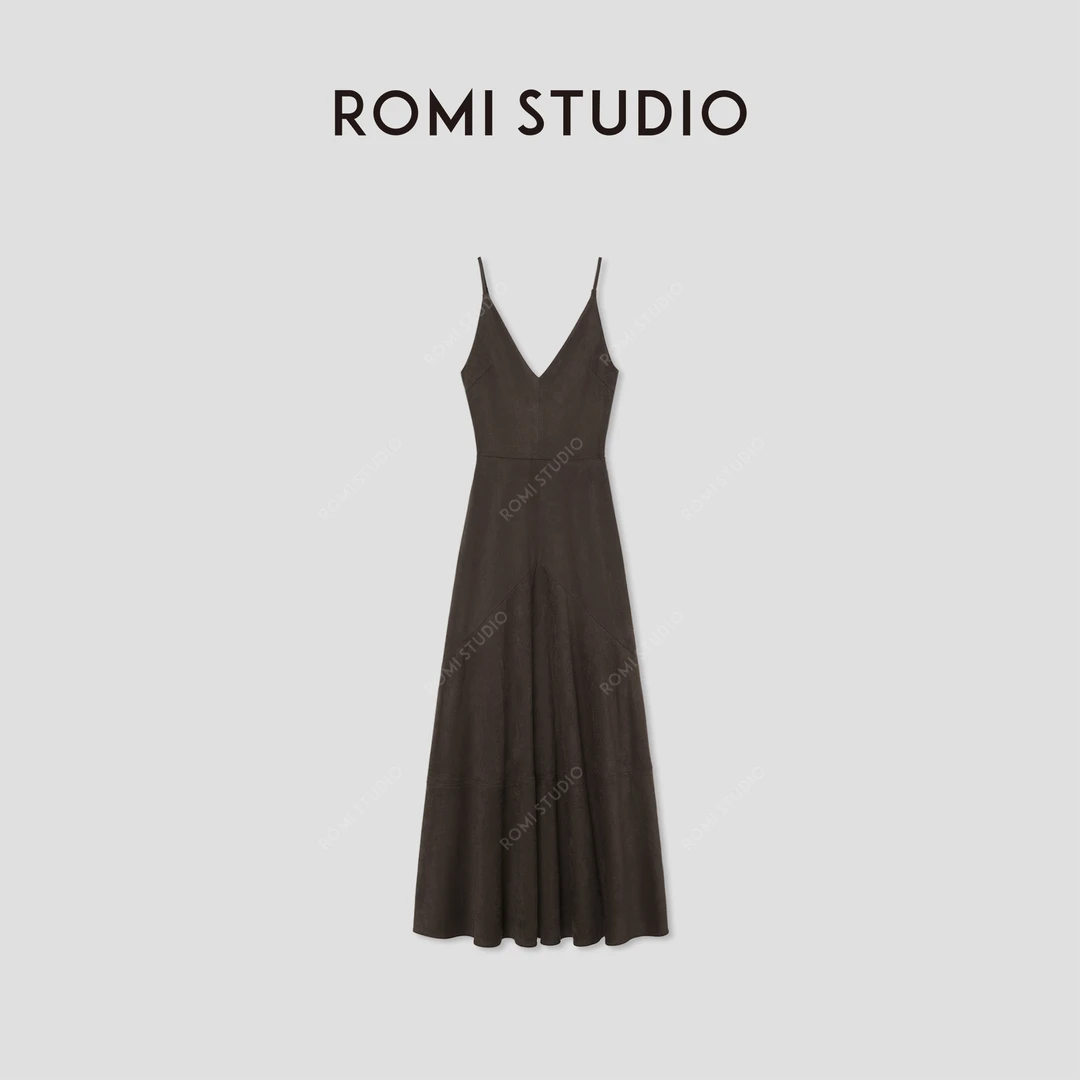 ROMI STUDIO“松弛优雅”绒面V领吊带收腰连衣裙 RW25RLG0020