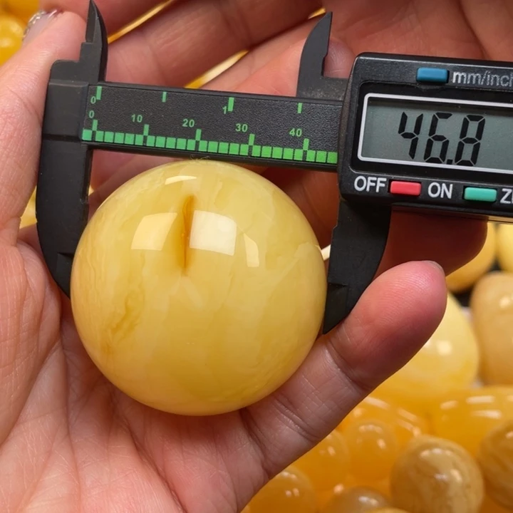 未镶嵌蜜蜡裸石?****?蜜蜡珠子重57.6克