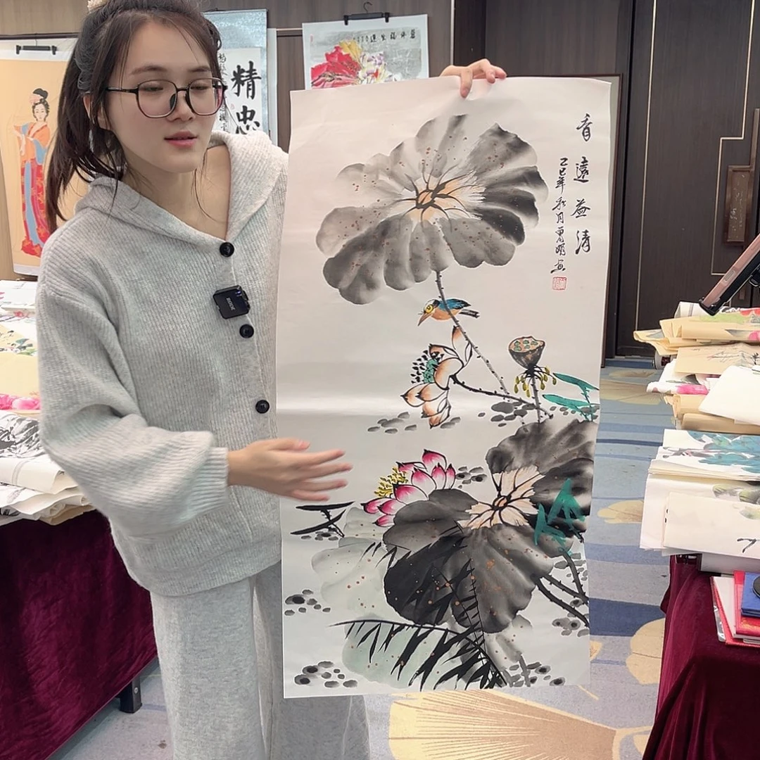 国画00后美女卖字画