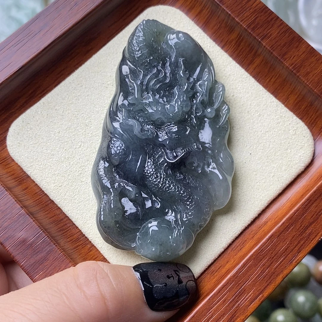 翡翠未镶嵌颈饰乌鸡龙牌