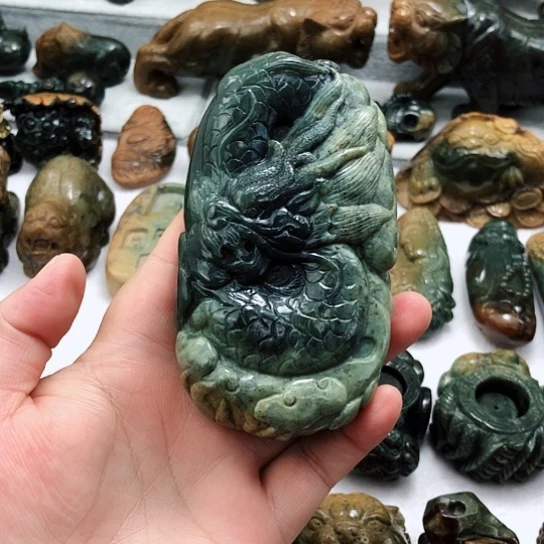 岫岩河磨玉（透闪石质玉）把件未镶嵌墨*。
