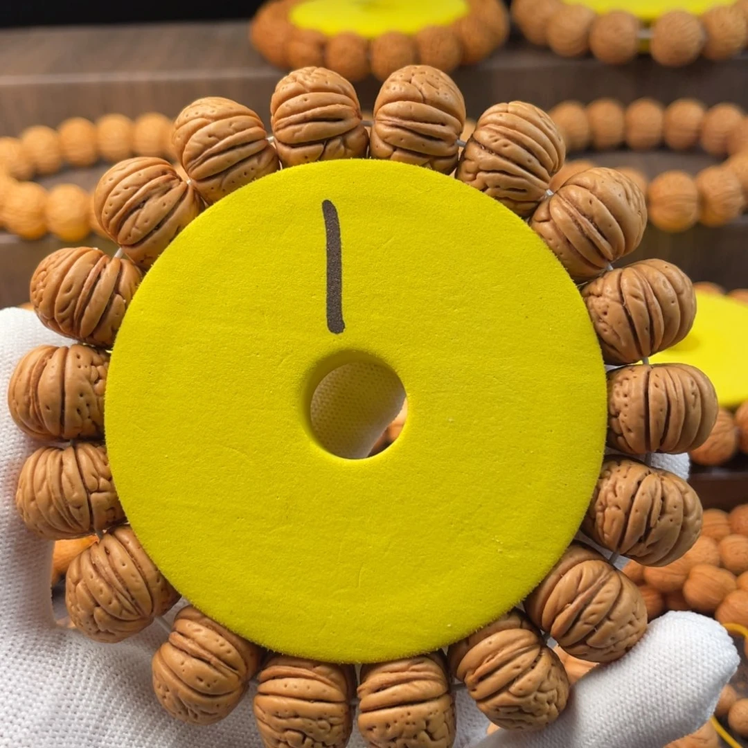 桃核吊坠矮白月光