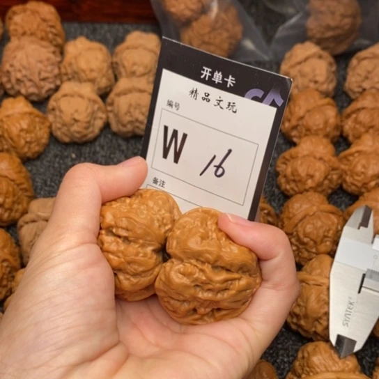 吊坠桃核小****)我是第一百41