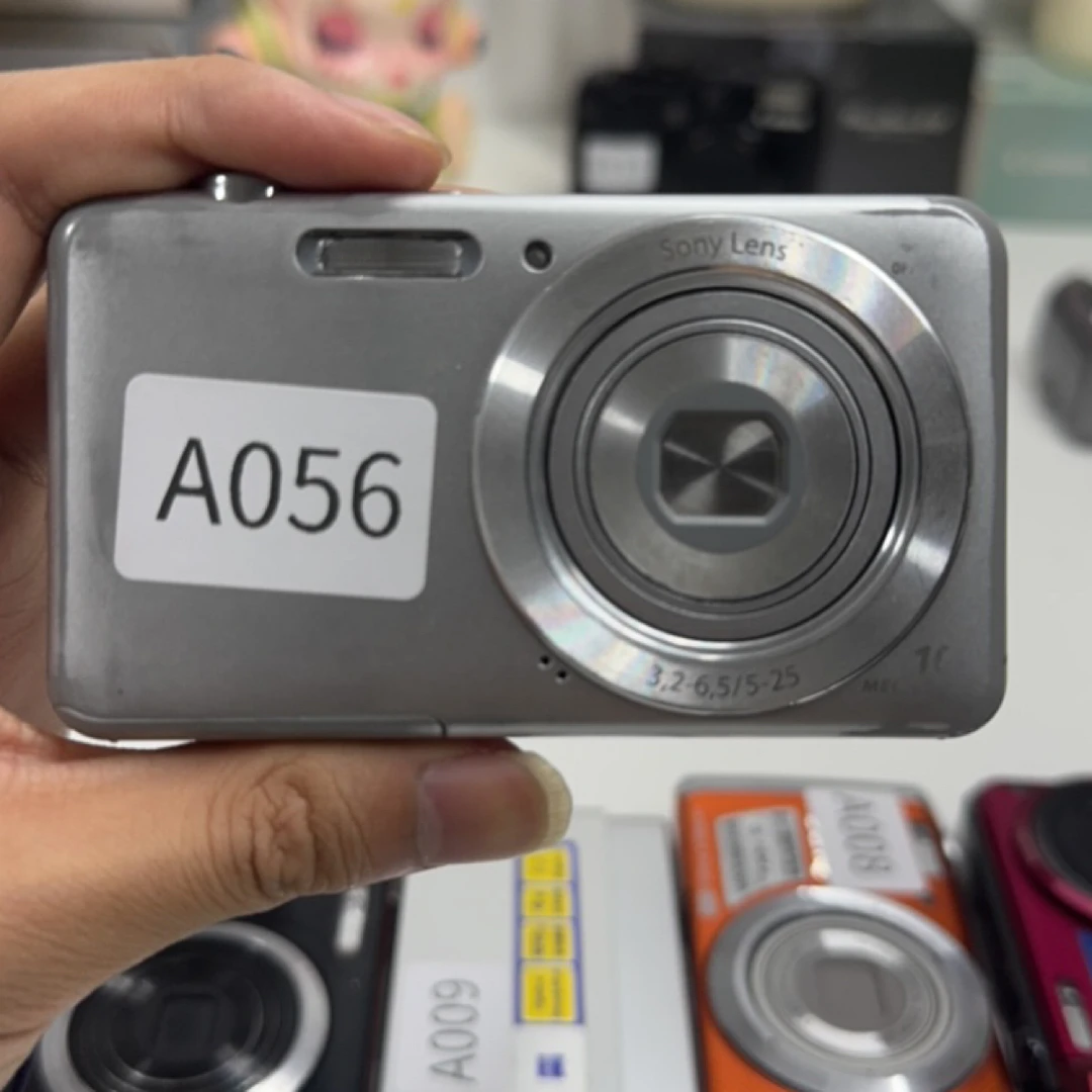 索尼w710  成色如图 1610万像素 5倍光学变焦
