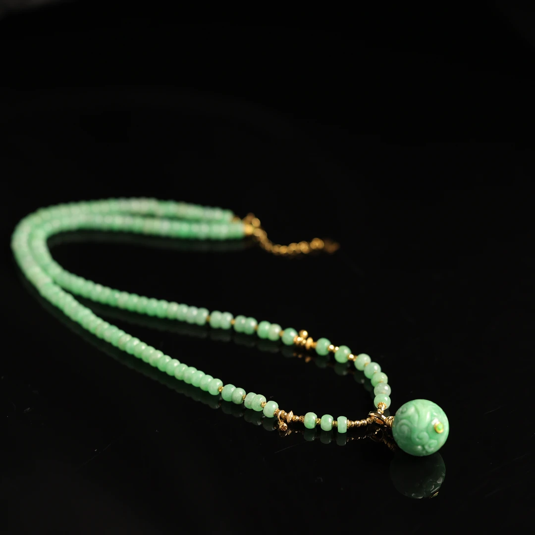 一团和气 | 严选精品果绿翡翠算盘珠项链