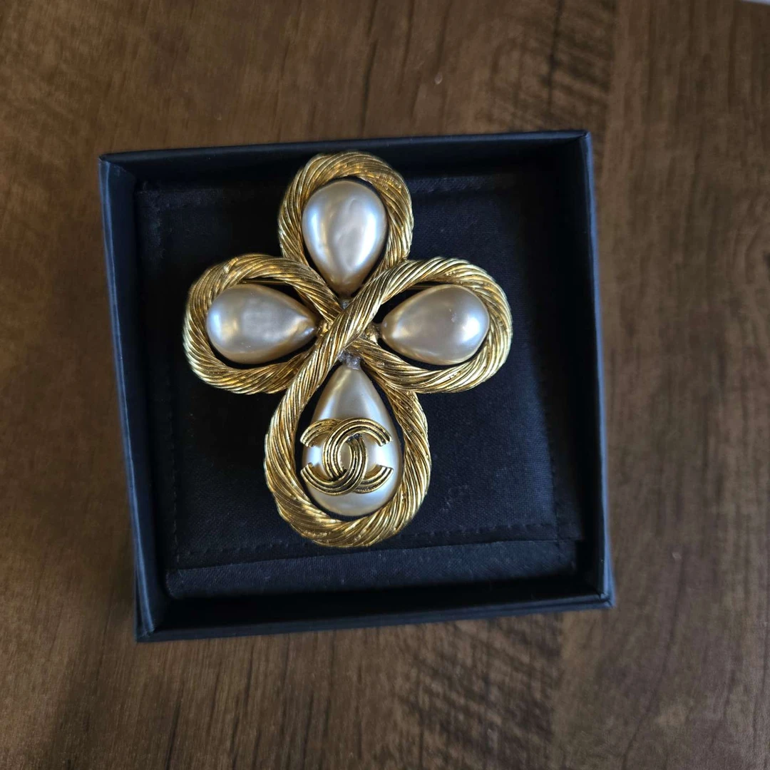 99新 Chanel/香奈儿 金色四叶草珍珠双C胸针