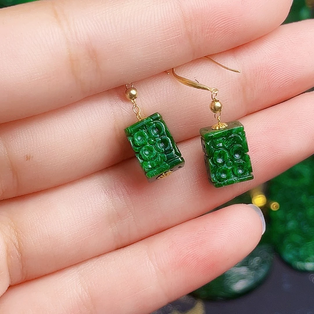 颈饰18K金镶嵌翡翠多样性