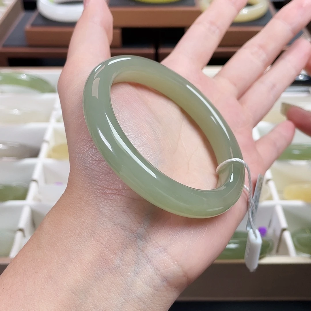 和田玉未镶嵌手镯漏