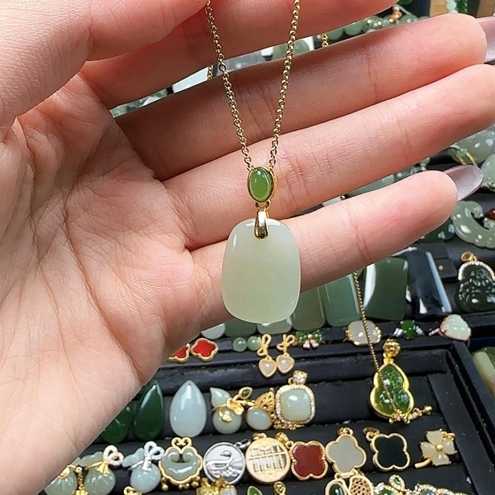 吊坠(赠链)银S925镶嵌和田玉