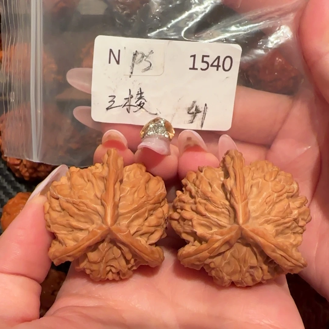 无***场吊坠文玩核桃盘前三棱正奔41精品