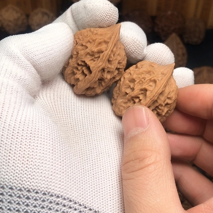 桃核把件秦岭野生秦皇鸡精品文玩核桃