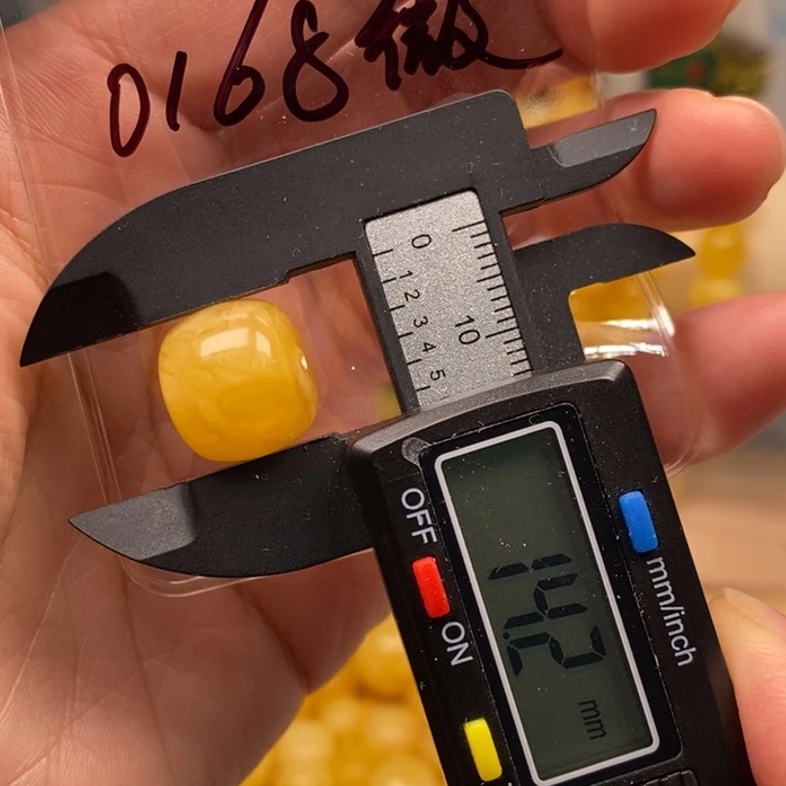 蜜蜡未镶嵌裸石14.2微瑕