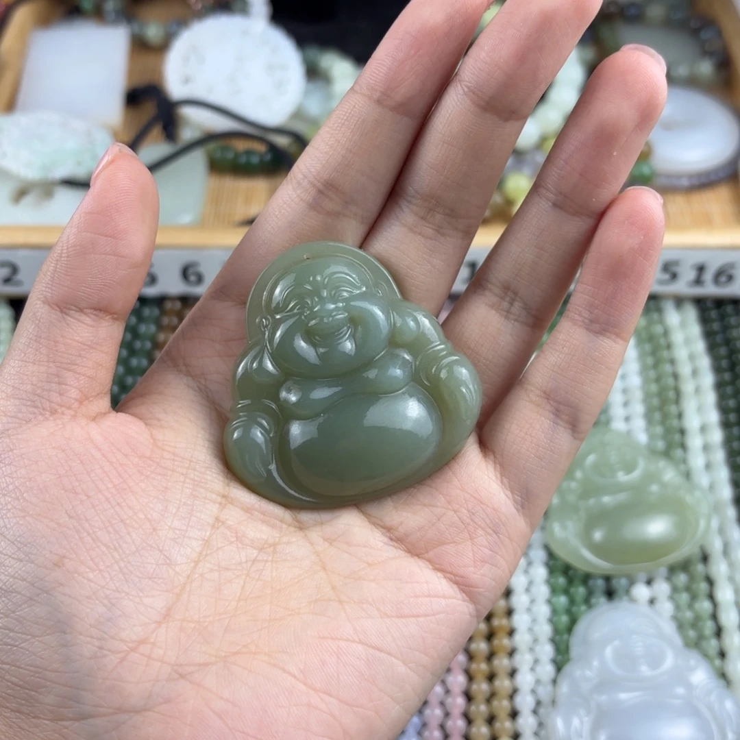 小***哥和田玉未镶嵌颈饰
