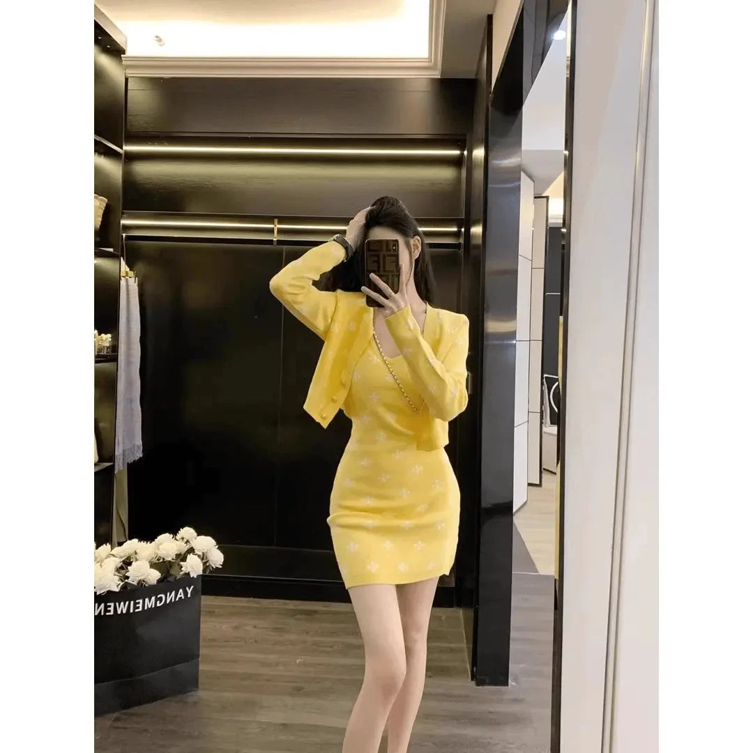 小香风长袖针织开衫裙套装女气质秋冬新款吊带包臀裙盐系两件套装