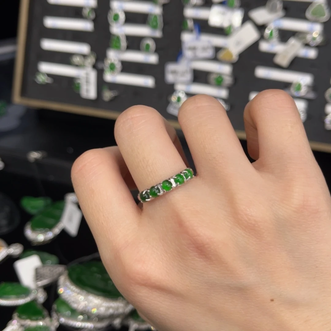 翡翠戒指银S925镶嵌翡翠戒指