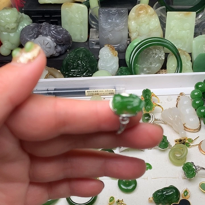 和田玉颈饰未镶嵌田**步