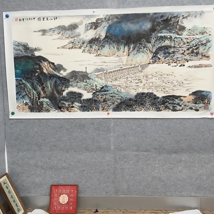 国画花鸟等图案为一体的大型