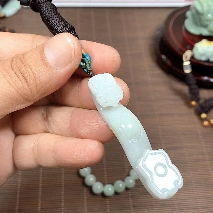 颈饰未镶嵌翡翠天然翡翠玉A货配证书