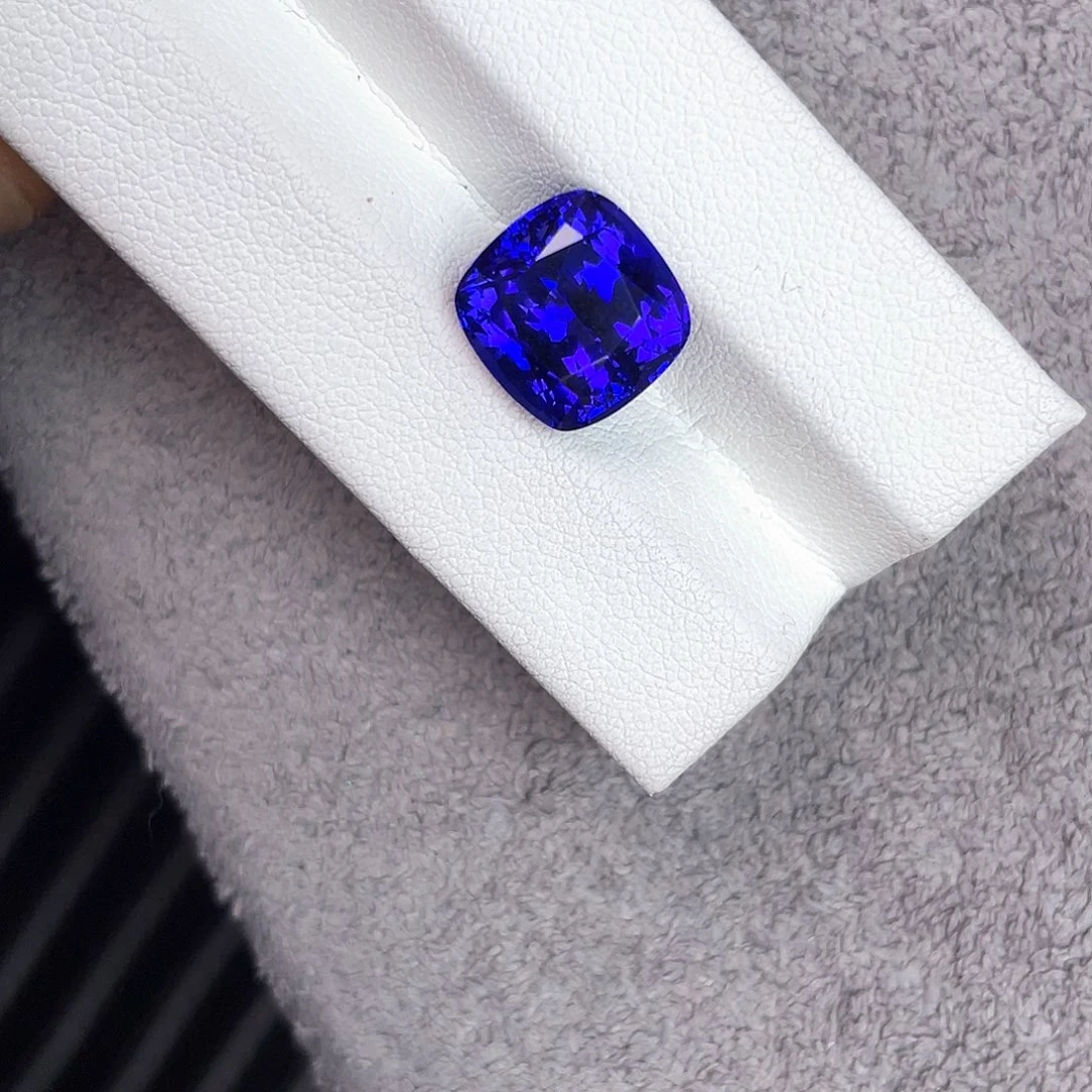 裸石未镶嵌坦桑石7.32Ct。   