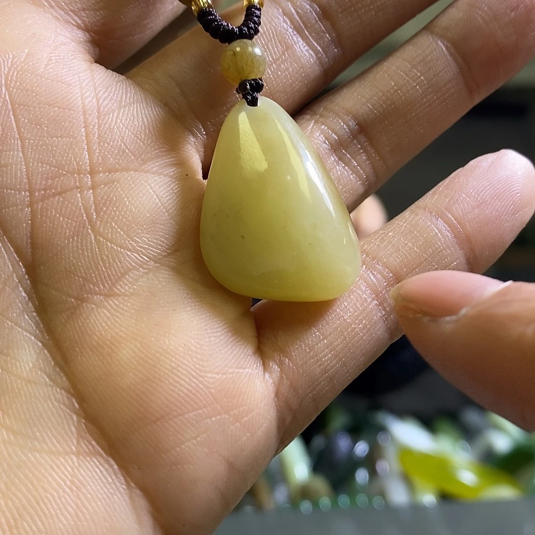 和田玉未镶嵌颈饰一个