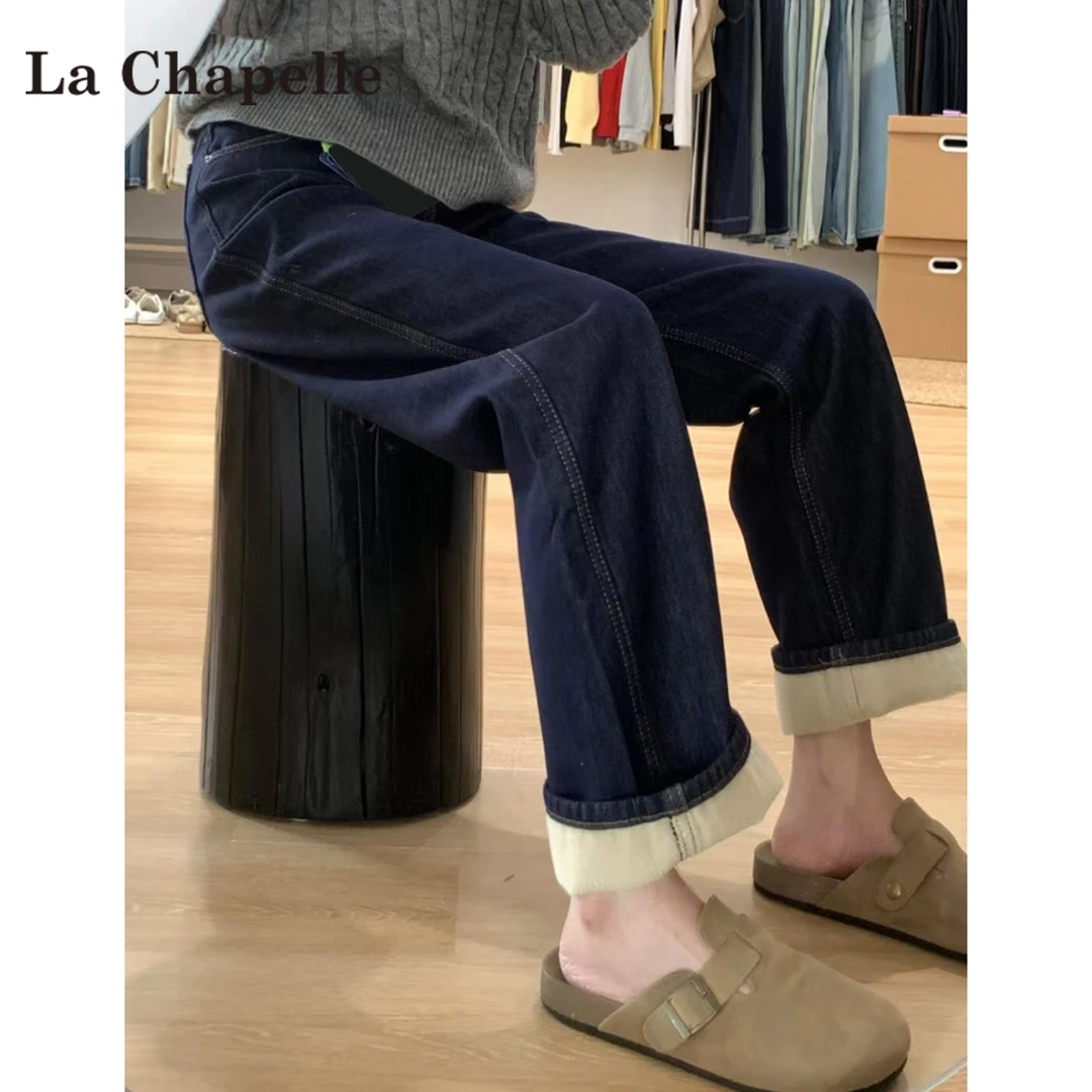 拉夏贝尔深蓝色加绒直筒牛仔裤女2025秋冬新款高腰遮胯窄版阔腿裤