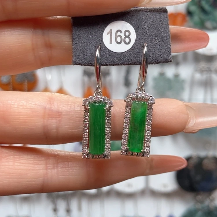 【闪购商品】石英质玉耳钉合金