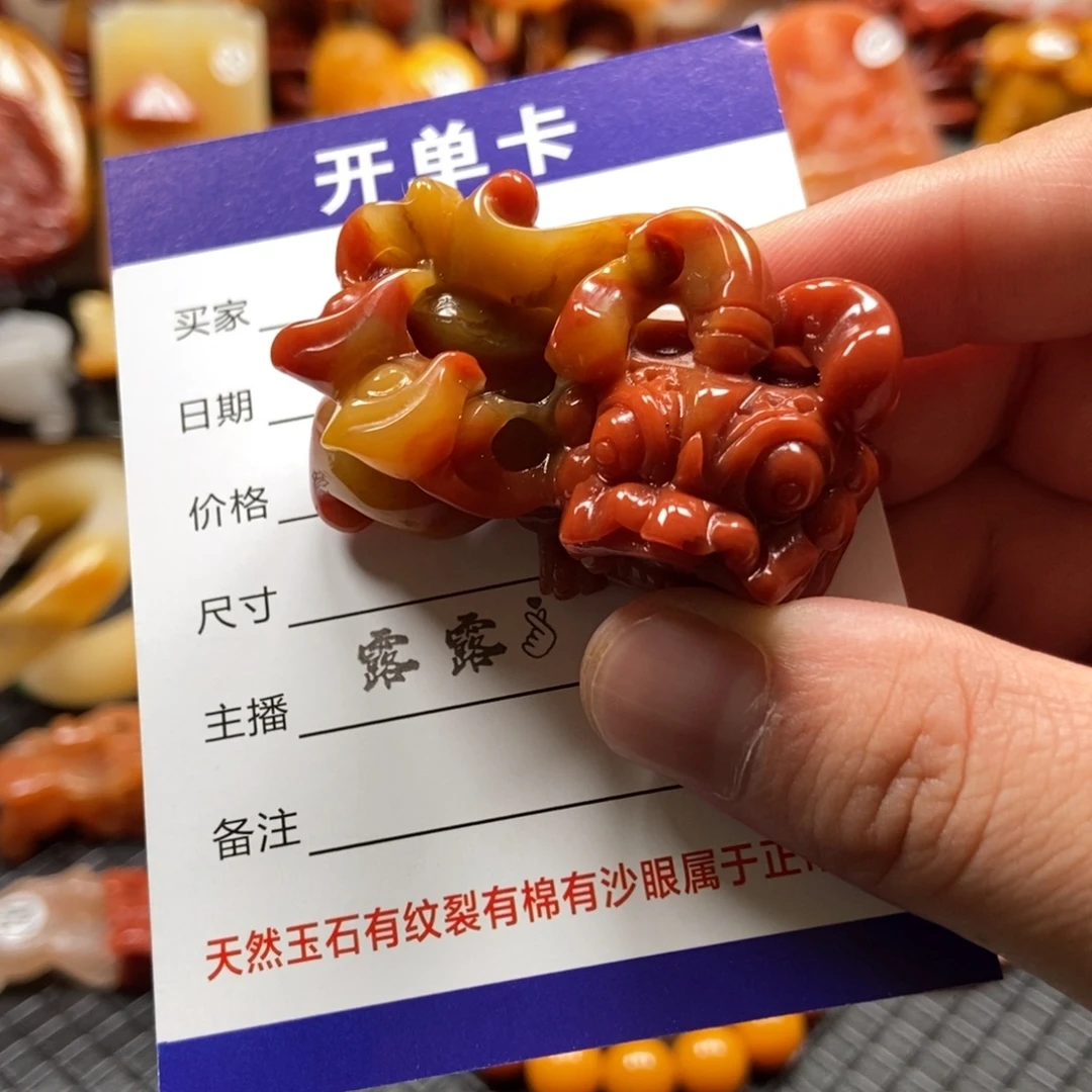 未镶嵌石英质玉（黄龙玉）挂件