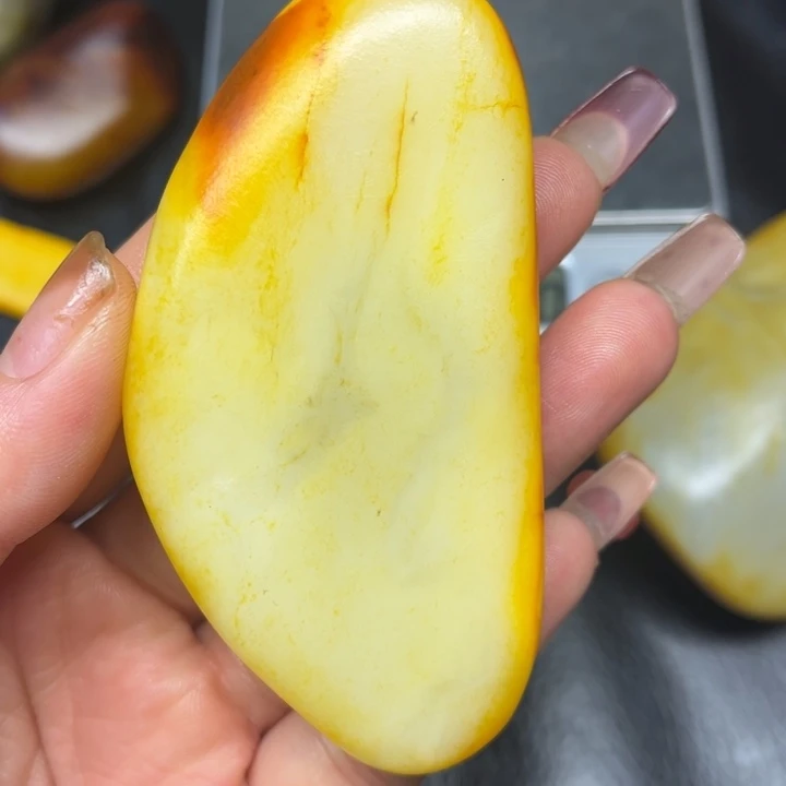 和田玉颈饰未镶嵌时***步