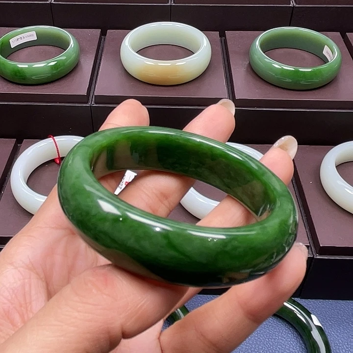 和田玉（碧玉）未镶嵌手镯