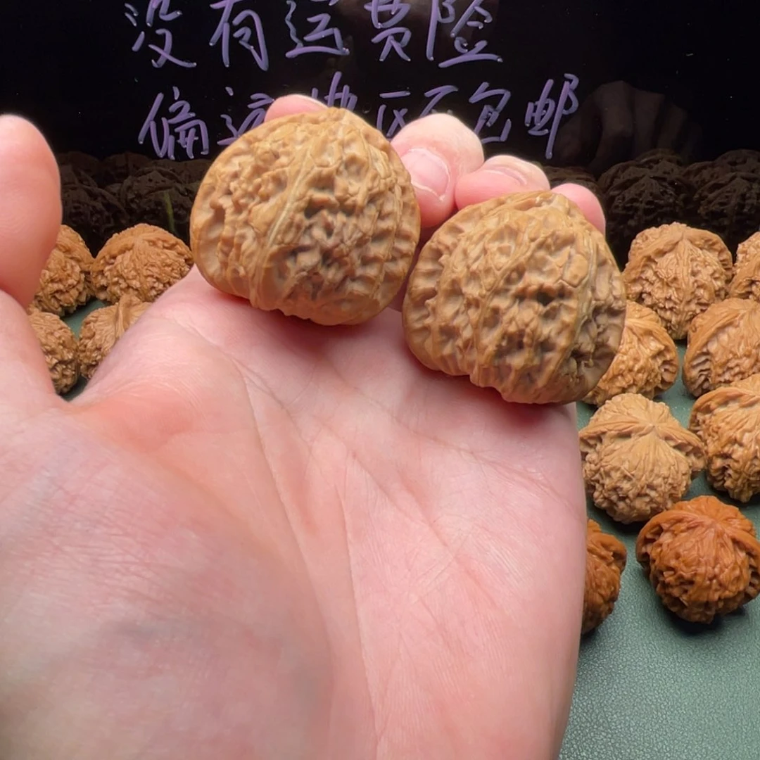李***图核桃把件38全品三角白