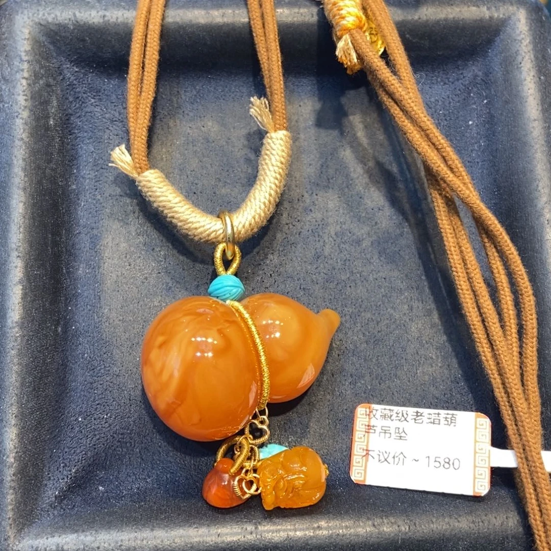 琥珀未镶嵌颈饰蜜蜡