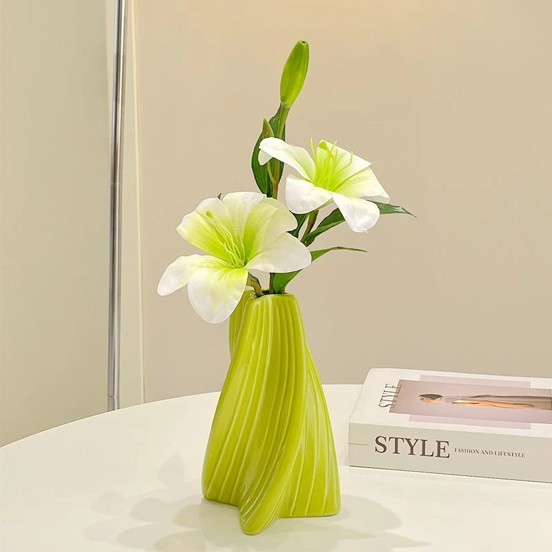 设计小众扭扭陶瓷插花瓶仿真百合花客厅玄关餐桌电视柜装饰小摆件