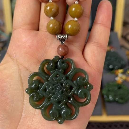 和田玉颈饰未镶嵌