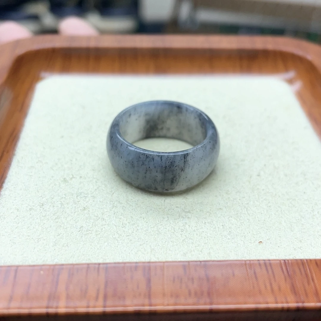 和田玉戒指未镶嵌Ý****?白底点墨轮胎18号