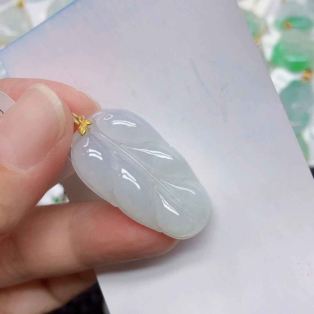 颈饰18K金镶嵌翡翠叶子