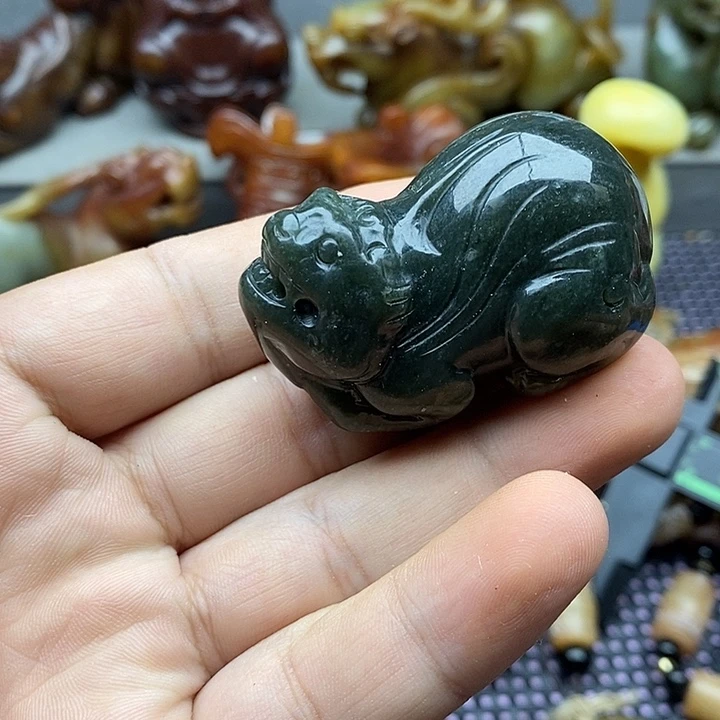 未镶嵌蛇纹石玉颈饰