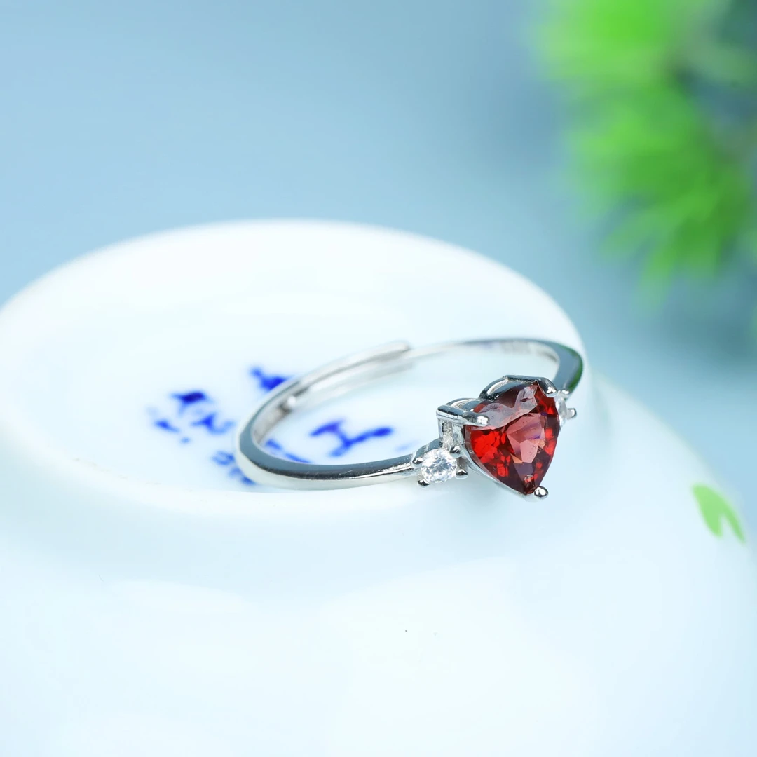 014小别克珠宝【石榴爱心戒指】