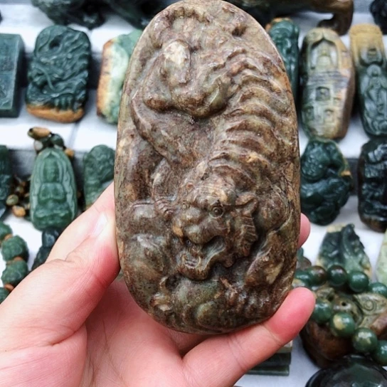 岫岩河磨玉（透闪石质玉）未镶嵌把件