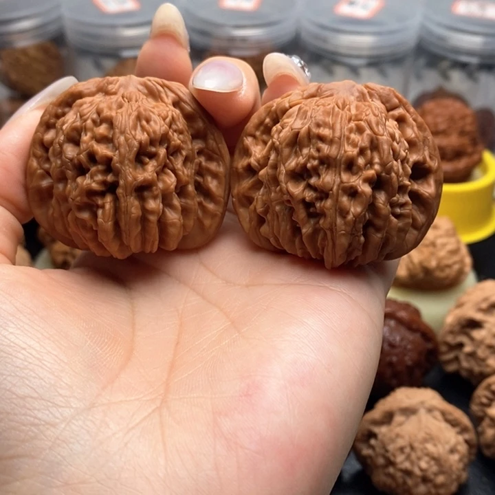 文玩核桃吊坠A****牛全品46尺四座楼