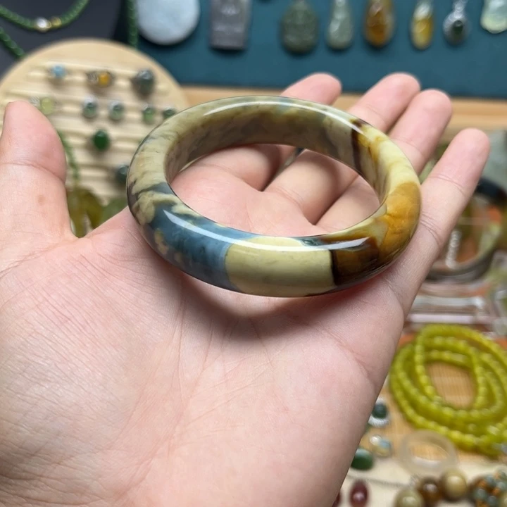 未镶嵌蛇纹石玉手镯