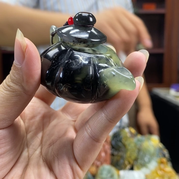 未镶嵌蛇纹石玉颈饰