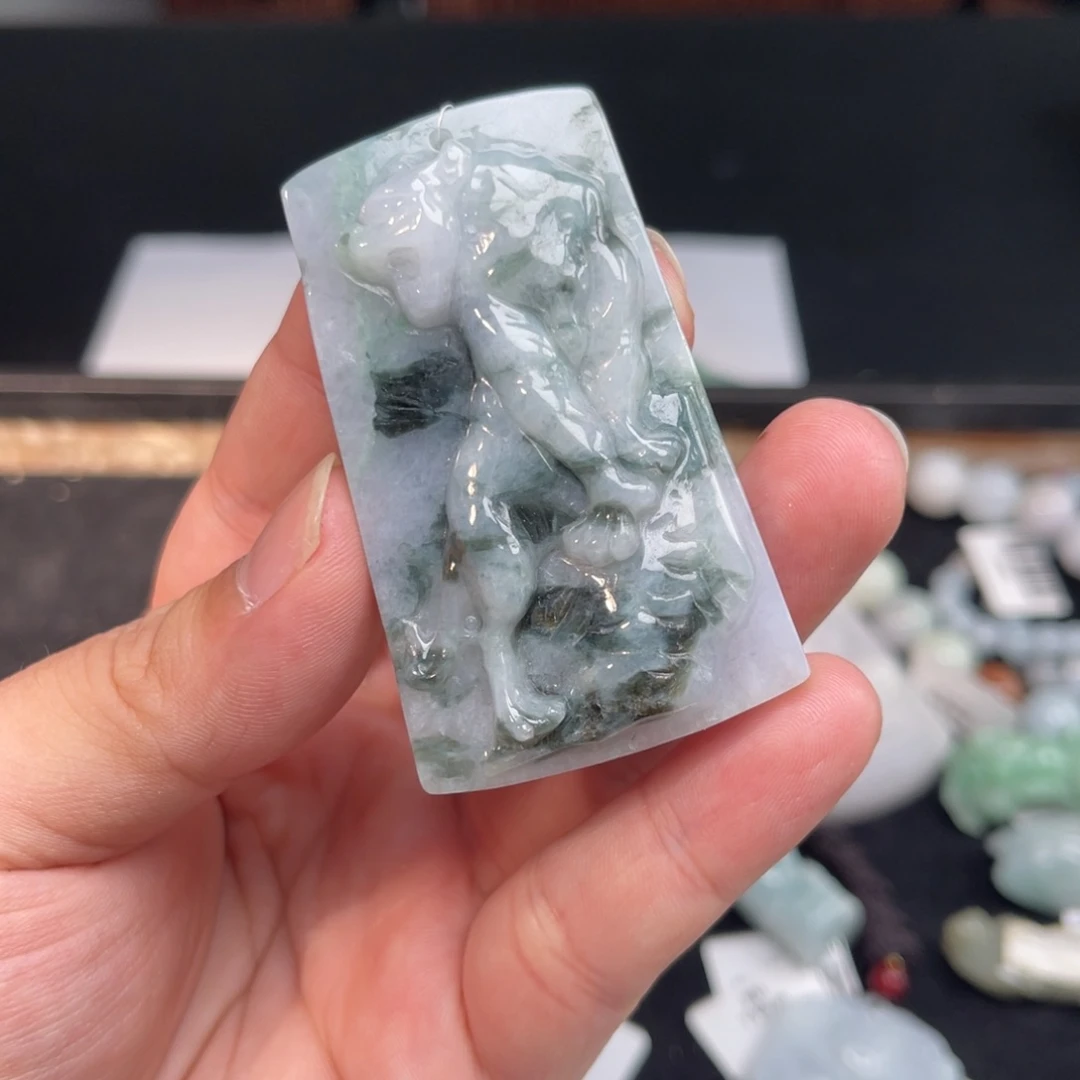 颈饰未镶嵌翡翠虎牌