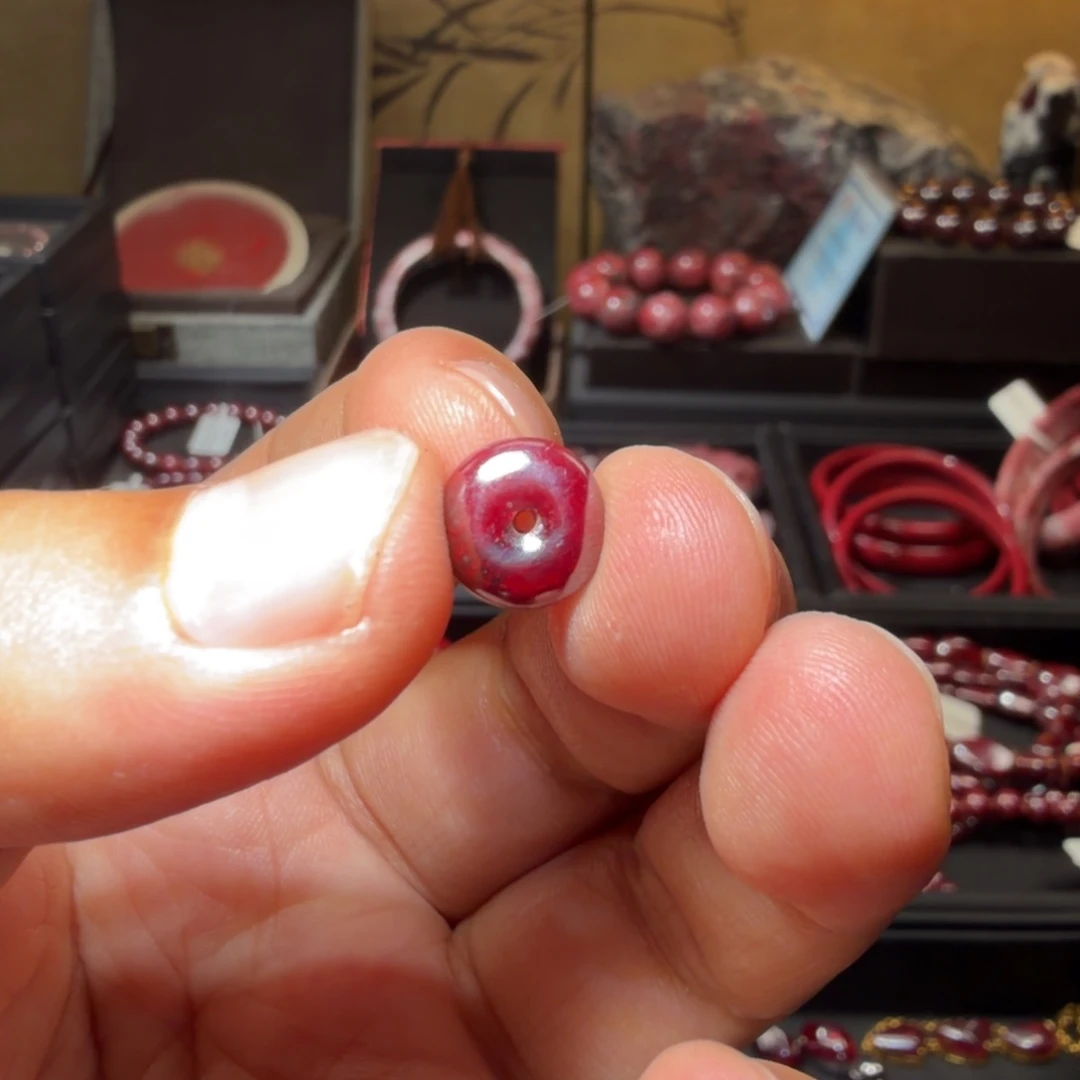 天然辰砂原矿晶体平安扣1.8克